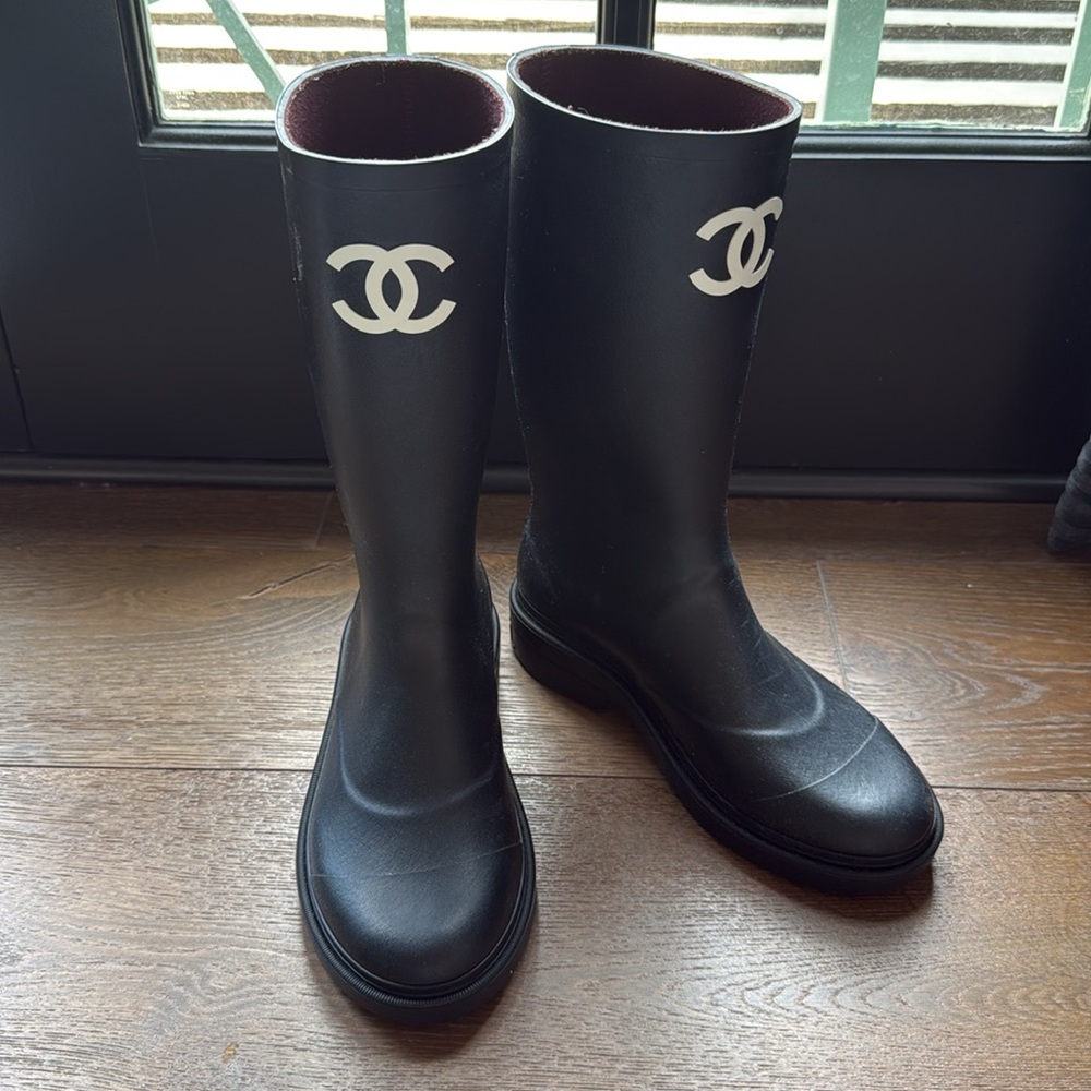 CHANEL Rain Boots, Size 39 NIB